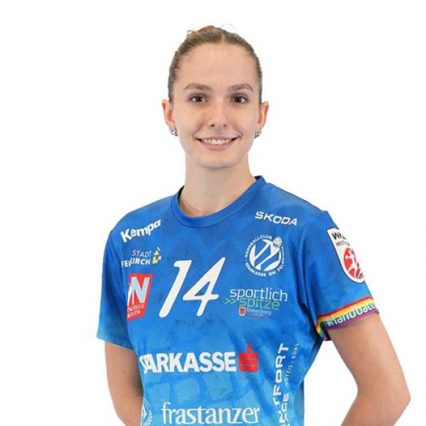 Stella  Moik